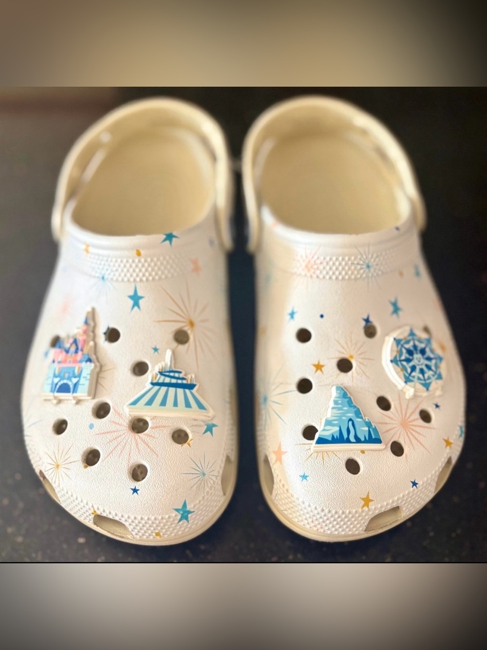 Crocs x Disney Parks Disneyland Resort Icon collaboration Men’s 6 or Women's 8